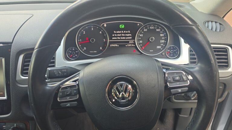 2011 VW Touareg V6 TDI - Dashboard - Antons Selling Corner