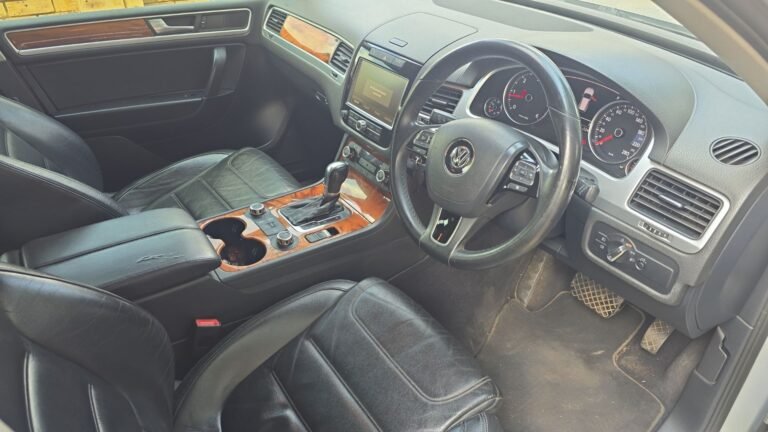 2011 VW Touareg V6 TDI - Interior - Antons Selling Corner